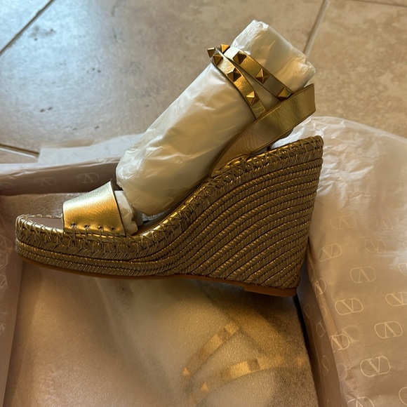 New in box Valentino rock stud wedge espadrillas.  Size 38. Gold - Picture 7 of 8